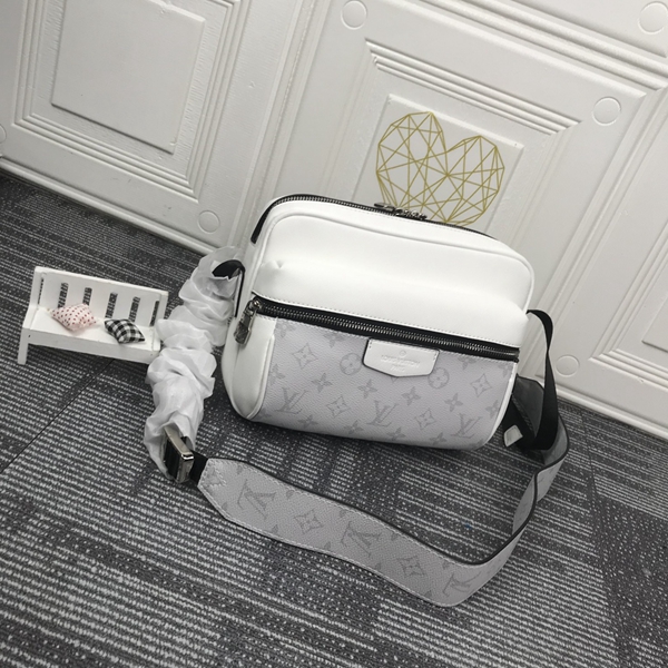 ルイヴィトンバッグ背面デザイン